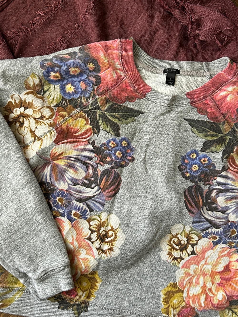 J Crew Floral Crewneck
Size Small Sweet! 🌺